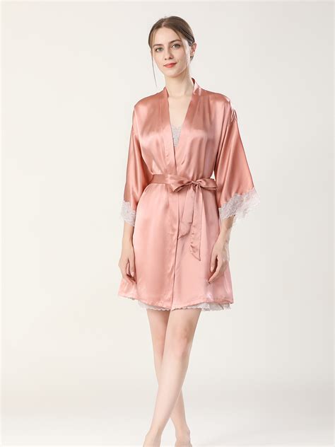 Confortable Short Silk Nightgown And Robe Set With Lace