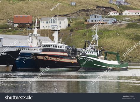 Fishing Boats Dutch Harbor Alaska Stock Photo 9888031 - Shutterstock