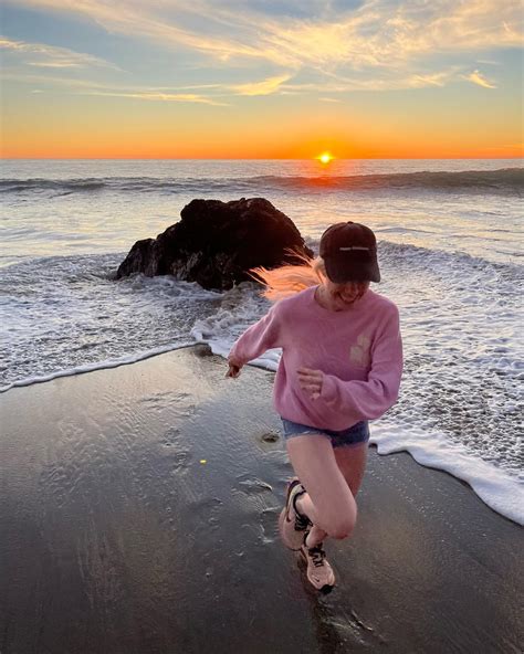 Carly On The Beach Rcarlyraejepsen