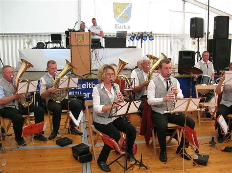 Sch Tzenfest Barbis Barbiser Stra En Musikanten Geben Ein Konzert