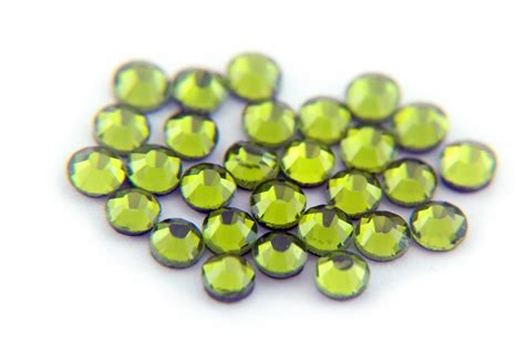 Machine Cut Hot Fix Rhinestones By Threadart SS10 3mm Peridot 10