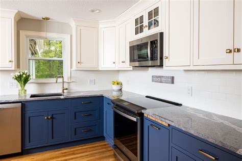 Stylish But Modern Navy Blue Kitchen Cabinet Ideas