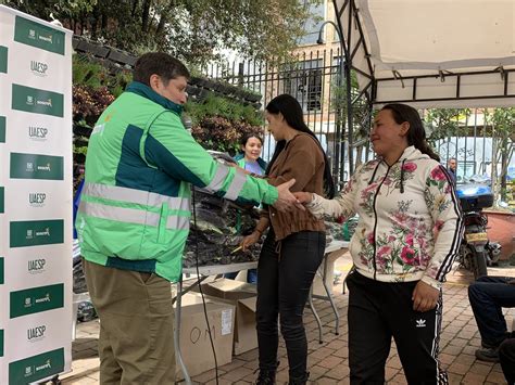 Uaesp On Twitter Seguimos Entregando Uniformes E Impermeables A