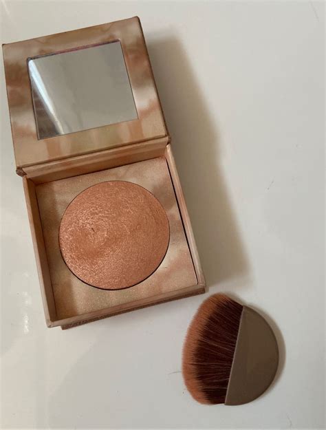 Urban Decay Pó Iluminador Naked Illuminated Shimmering Powder