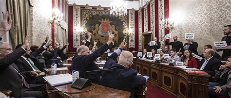 El Bipartito Defiende Los Vestigios Franquistas Que El Consell Exige