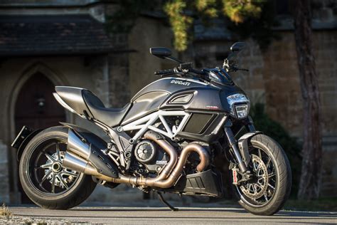 002-2015-Ducati-Diavel-1200-Carbon-ABS-test-drive-review-led-autofilou ...