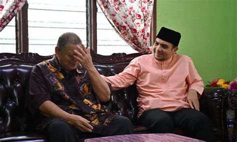 PM Anwar Sampaikan Sumbangan Buat Anak Seniman Agung Negara Media Madani