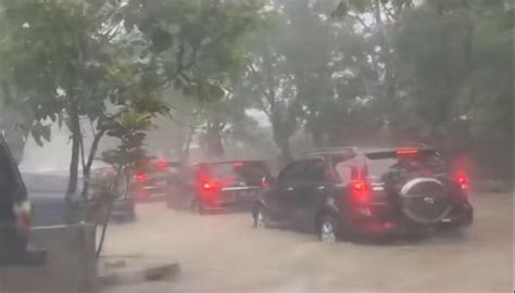 Banjir Rendam Ruas Jalan Soekarno Hatta Bandung Warganet Udah Ga Aneh