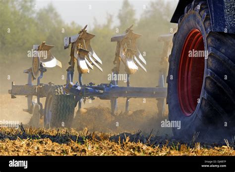 Arado de labranza fotografías e imágenes de alta resolución Alamy