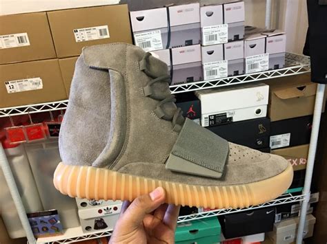 Yeezy Boost 750 Grey Gum Glow Unboxing Youtube