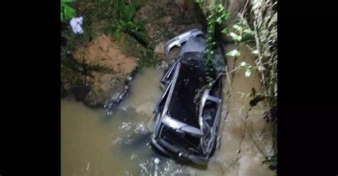 Mulher Morre Após Carro Cair Em Rio No Alto Vale Do Itajaí