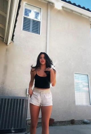 Hot Devin Ramirez Shows Cleavage Sexyfilter