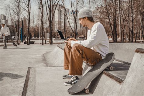 S Skateboard Styles That Are Still Relevant Today Male Standard