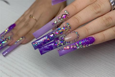 Sparkly Rhinestone Nail Designs To Get In