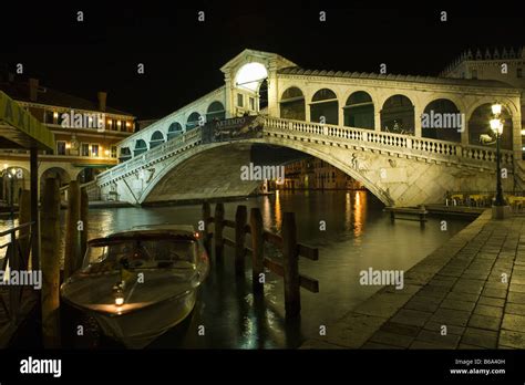 The Rialto Bridge at night Venice Italy Stock Photo - Alamy