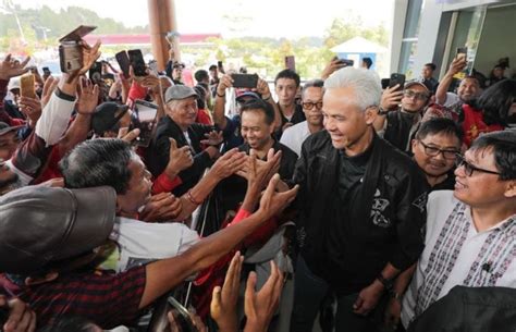 Ganjar Pranowo Diarak Warga Saat Mendarat Di Toraja Teriakan Ganjar