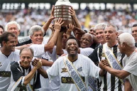 Homenagem A Pel Santos Anuncia Novo Escudo Do Time Para