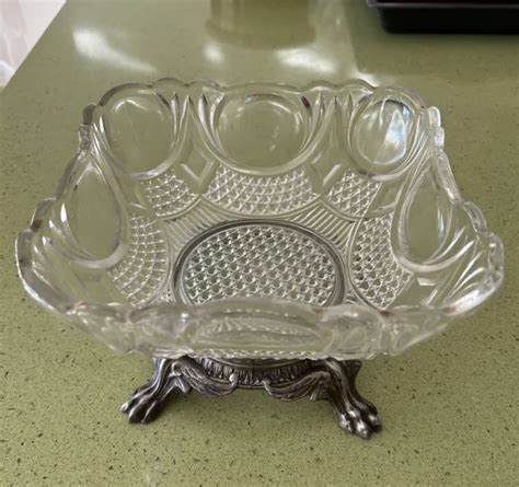 ANCIENNE COUPE COMPOTIER carré en verre sur pied en régule EUR 25 00