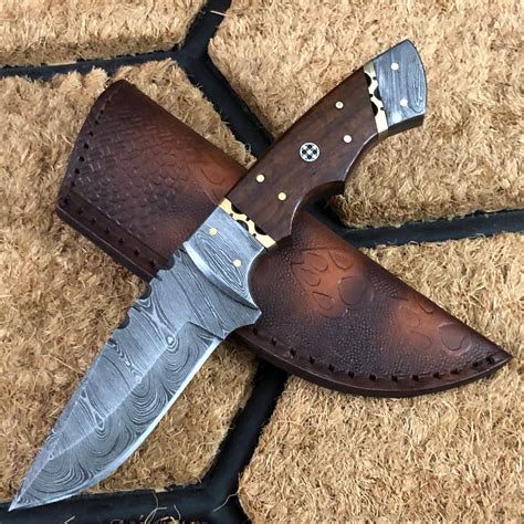 The Beauty and Durability of a Damascus Steel Bushcraft Knife