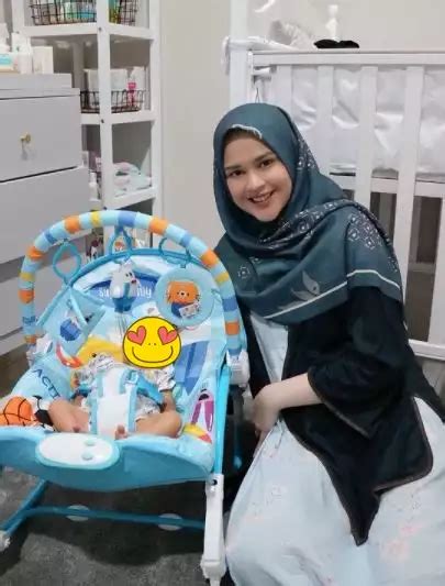 Seleb Ini Jalani Puasa Ramadan Pertama Sebagai Ibu Penuh Haru