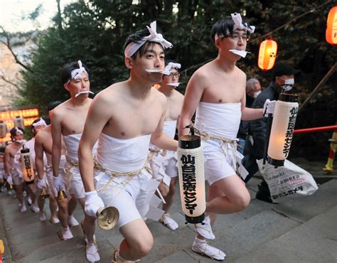 能登を思い、御神火に祈り 仙台・大崎八幡宮で「どんと祭」 恒例の裸参りに1400人 河北新報オンライン