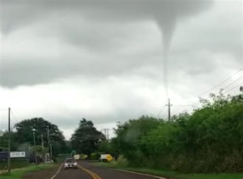 Vídeo de nuvem funil impressiona moradores do Paraná RIC Mais