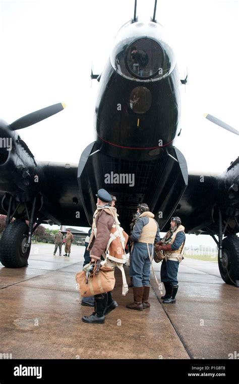 Avro lancaster crew hi-res stock photography and images - Alamy