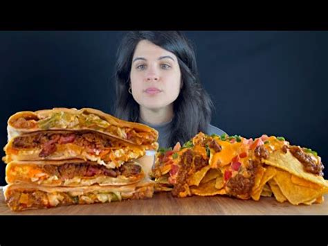 Hot Sexy ASMeRi Eats Bikini Pics