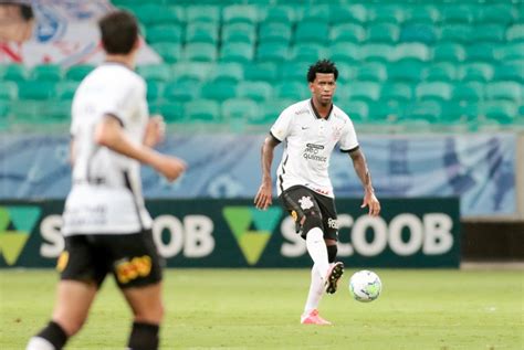 Mancini reclama de pênalti escandaloso e dá visão sobre o Corinthians