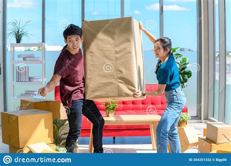 Young Asian Couple Smiling And Enjoy When They Carrying Big Cardboard