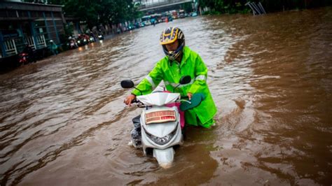 Yuk Ikuti Cara Agar Motor Matik Tak Mogok Saat Menerjang Banjir