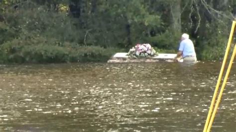 Muertos Evacuados Y Ataúdes Flotando En Un Diluvio Histórico En Ee Uu