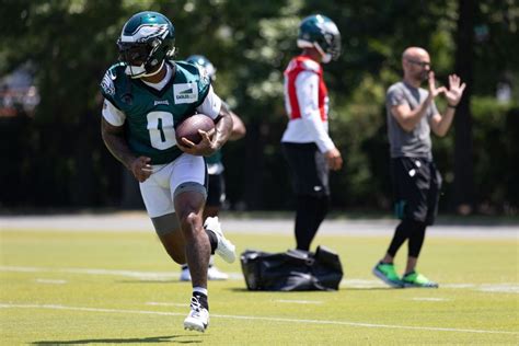 Eagles' running back group will be by committee to open training camp ...