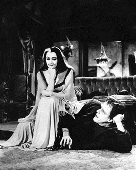 Yvonne De Carlo Comme Lily Munster Fred Gwynne 8x10 Photo Merveilleux Portrait Eur 6 66