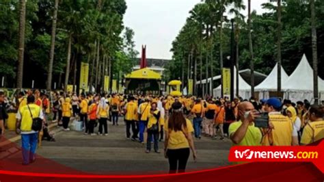 Ribuan Orang Padati GBK Senayan Rayakan HUT Ke 58 Partai Golkar Massa