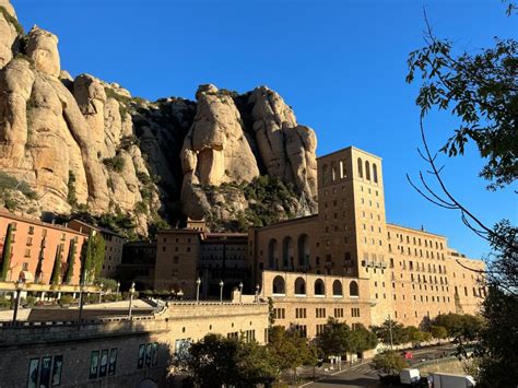 Desde Barcelona Excursión De Un Día A Montserrat Con Tickets De