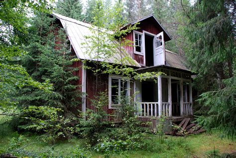 destroyed-and-abandoned: Abandoned cabin in the... - Pearl Street