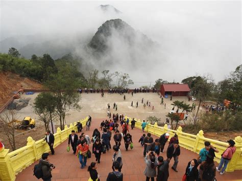 Quang Ninh Ngoa Van spring festival kicks off National Tourism Year ...