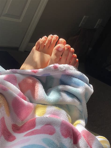 Sarah Lace's feet