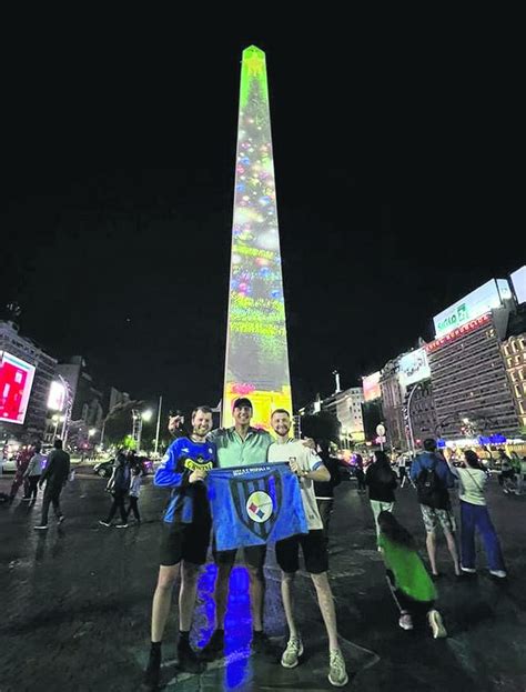 Hincha acerero celebró toda la noche en Buenos Aires lun