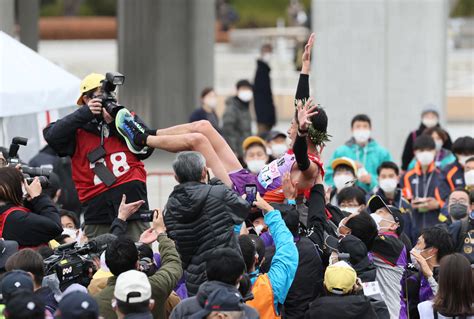 【男子駅伝】「日本一速い監督」上野裕一郎逃げ切り長野優勝！立大率いて箱根駅伝初出場と二刀流 陸上写真ニュース 日刊スポーツ