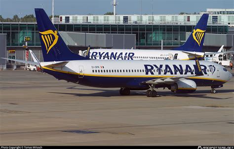 EI DPR Ryanair Boeing 737 8AS WL Photo By Tomas Milosch ID 925589