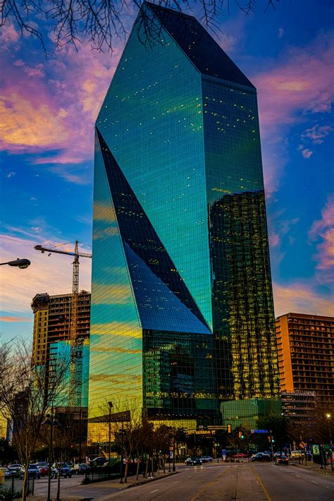 fountain place dallas texas  skyscraper amazing architecture