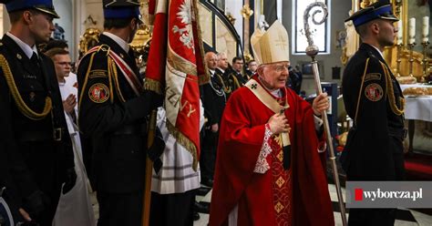 Arcybiskup żyje jak szejk Kuria wyrzuciła księdza z rezydencji