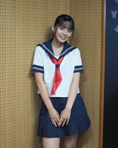 松島かのんさんのインスタグラム写真 松島かのんinstagram 「セーラー服🩵 なんか音楽室感あるよねᕷ ° 松島かのん 制コレ