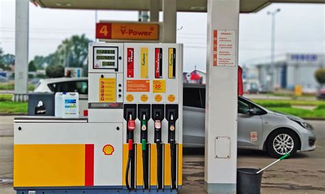 wakacyjna promocja na stacjach shell paliwo zatankujemy duzo taniej