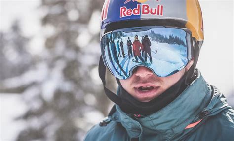 A Closer Look at the Redbull Helmet Snowboard - Drift & Drop