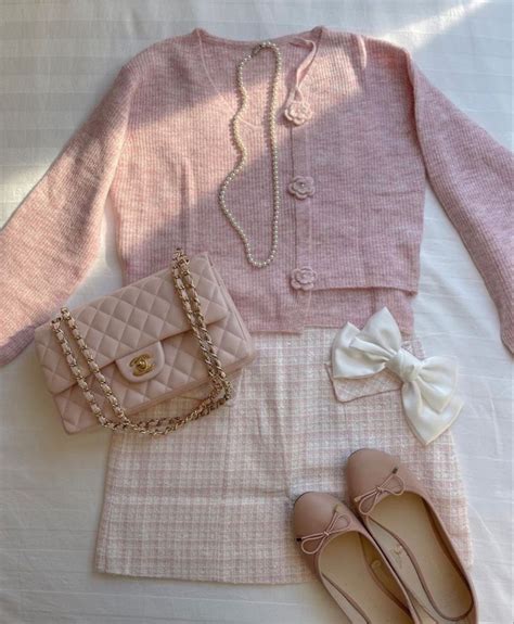 𝐏𝐢𝐧 𝐭𝐞𝐝𝐝𝐲𝐛𝐞𝐚𝐫𝐭𝐞𝐚𝐧𝐧𝐚 💌 Preppy Chic Outfits Girly Outfits Girly Fashion