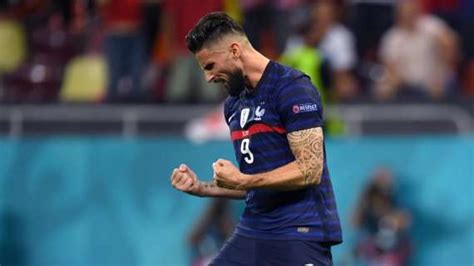 Gazzetta Milan Inizia La Storia Rossonera Di Giroud In Serata A Milano