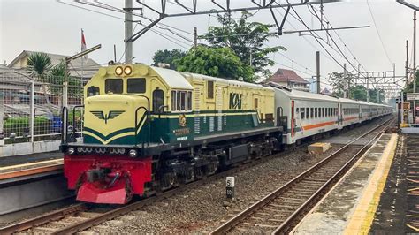 Kumpulan Kereta Api KRL Commuter Line Di Stasiun Pondok Jati TM 6000